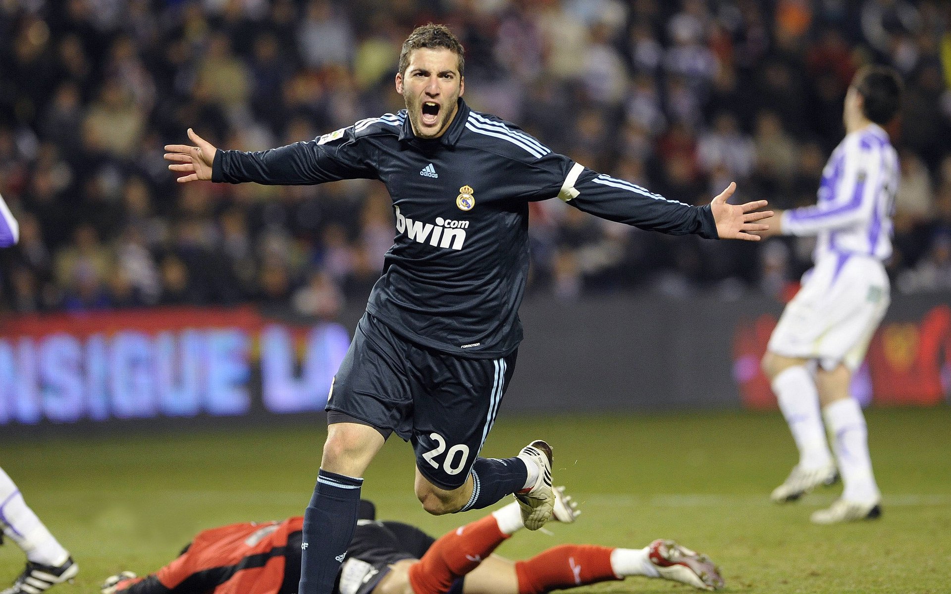 战术大师专访：他们如何策划比赛取胜之道？，战术大师2011百科